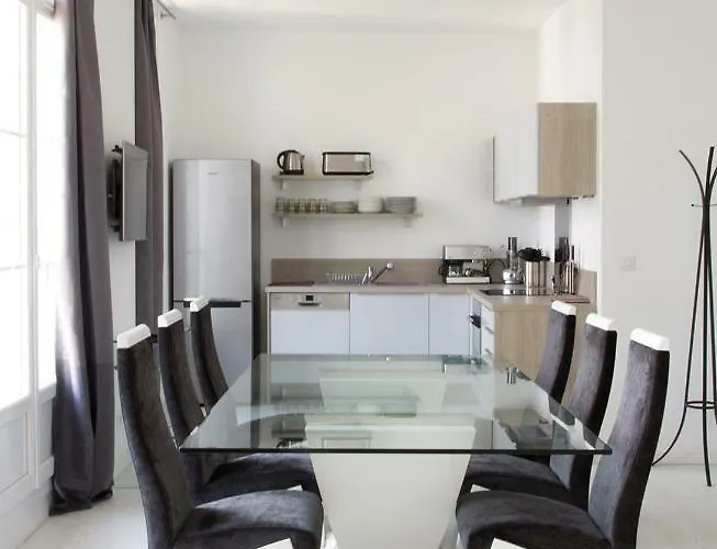 Aux Iles D'or Apartment *