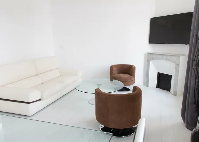 Aux Iles D'or Apartment *